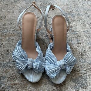Blue bow heels